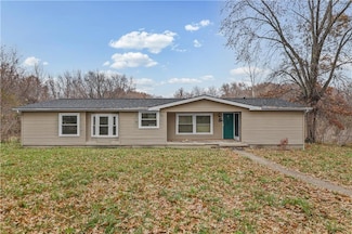 305 N Smith St, Windsor, MO 65360