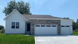 25079 Eagle Vista Dr, Adel, IA 50003