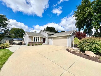 2205 Clover Ln, Janesville, WI 53545