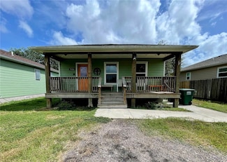 702 Celia St, Woodsboro, TX 78393