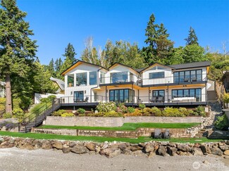 3240 Point White Dr NE, Bainbridge Island, WA 98110