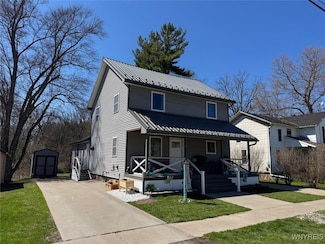 9 N Hartland St, Middleport, NY 14105