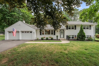 29 Jeffrey Dr, Wallingford, CT 06492