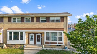 8898 N Prospect St, Niles, IL 60714