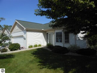 300 Golfview Ln, Elk Rapids, MI 49629