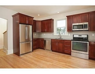 26 Channing St Unit 2, Newton, MA 02458