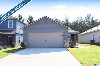 61 Dogwood St, Childersburg, AL 35044