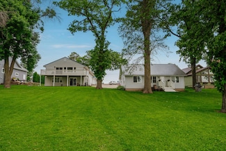 W10605 Blackhawk Trail, Fox Lake, WI 53933