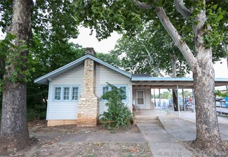 911 W 10th St, Sulphur, OK 73086