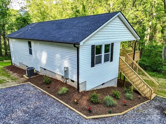 6 Meadows Town Rd, Leicester, NC 28748