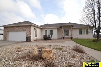 1565 Betts Cir, Fort Calhoun, NE 68023