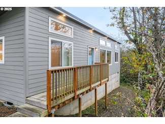 245 S Dolphin St, Rockaway Beach, OR 97136