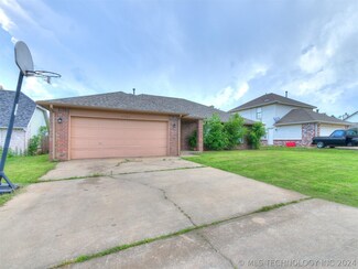 4702 Redbud Dr, Sand Springs, OK 74063