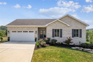 305 Lauraine Ct, Pleasant Unity, PA 15676