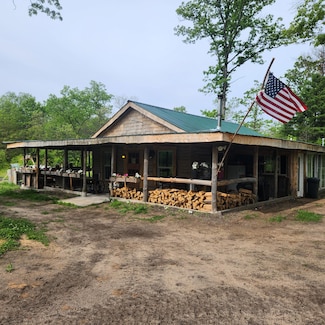 2833 E 40th St, Idlewild, MI 49642