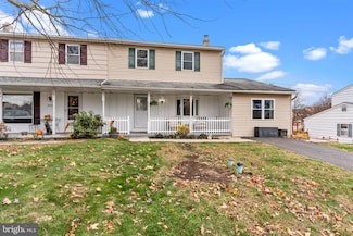 2805 N Ford Dr, Hatfield, PA 19440