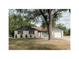 3105 Schaeffer Dr SW, Cedar Rapids, IA 52404