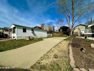 518 Flamingo Cir, Townsend, TN 37882