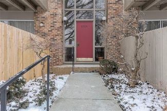 8704 Metcalf Ave Unit 203E, Overland Park, KS 66212