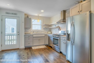11 Beach St, Sea Bright, NJ 07760