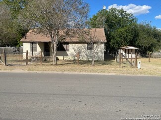 19304 N Prairie St, Lytle, TX 78052