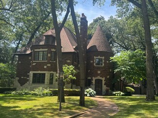 935 Cambridge Dr SE, Grand Rapids, MI 49506
