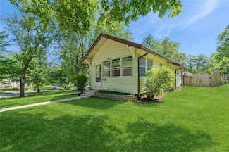 2521 40th St, Des Moines, IA 50310