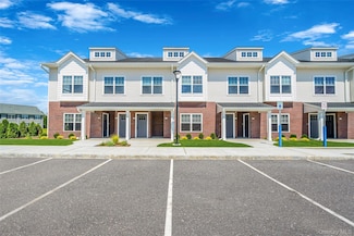 103 Dover St, Central Islip, NY 11722