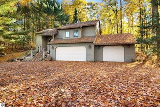 10371 Deerpath N, Traverse City, MI 49685