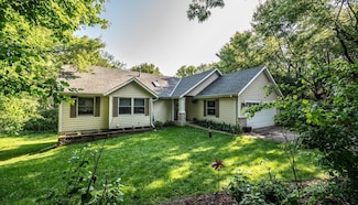 2211 Douglynn Ln, Saint Paul, MN 55119