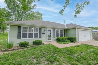 1009 E Oak St, Pleasant Hill, MO 64080
