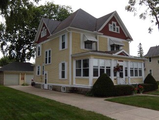 208 N High St, Randolph, WI 53956