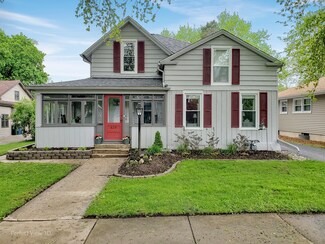 620 S 3rd St, West Dundee, IL 60118