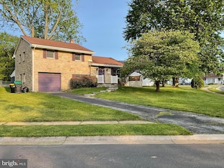 33 Melissa Cir, Claymont, DE 19703
