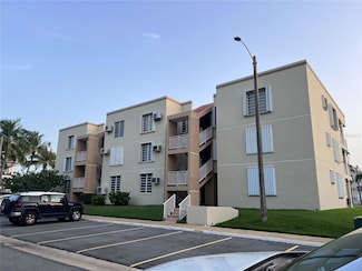 968 Casa del Mar 968 Camino Las Picuas Unit 32, Rio Grande, PR 00745