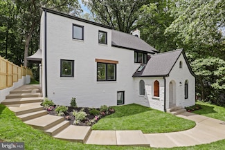 2520 N Vernon St, Arlington, VA 22207