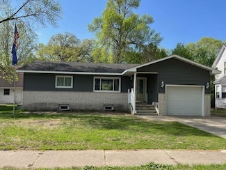 424 E 2nd St, Litchfield, MN 55355