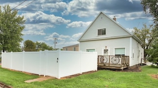 312 N 3rd St, Abbotsford, WI 54405
