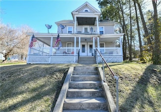 3 Greenwood St, Watertown, CT 06795