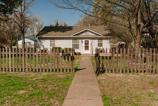 615 Spruce St, Halstead, KS 67056