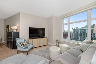 100 Lovejoy Wharf Unit PH2C, Boston, MA 02114