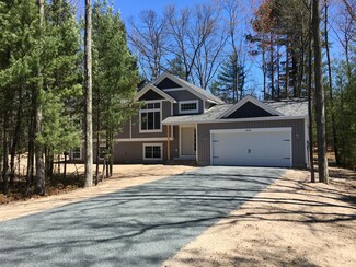4840 Bent Pine Ct, Pentwater, MI 49449