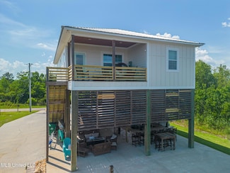 4032 N Sumatra St, Bay St. Louis, MS 39520