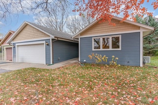 2009 Vienna Ln, Saint Paul, MN 55122