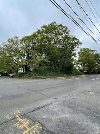91 W Plum St, Brentwood, NY 11717