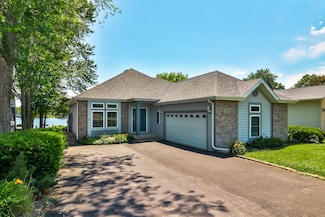 930 Candlewick Dr NE, Poplar Grove, IL 61065