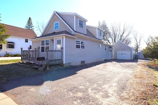 907 S Peach Ave, Marshfield, WI 54449