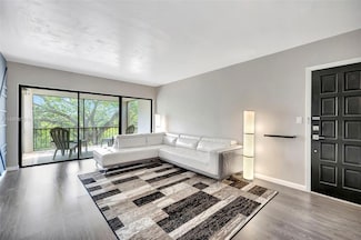 6010 S Falls Circle Dr Unit 419, Lauderhill, FL 33319