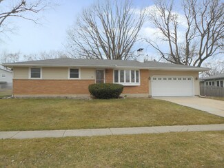 10 Concord Ave, South Elgin, IL 60177