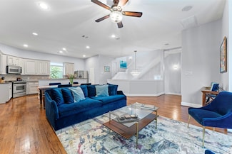 1010 Studer St, Houston, TX 77007